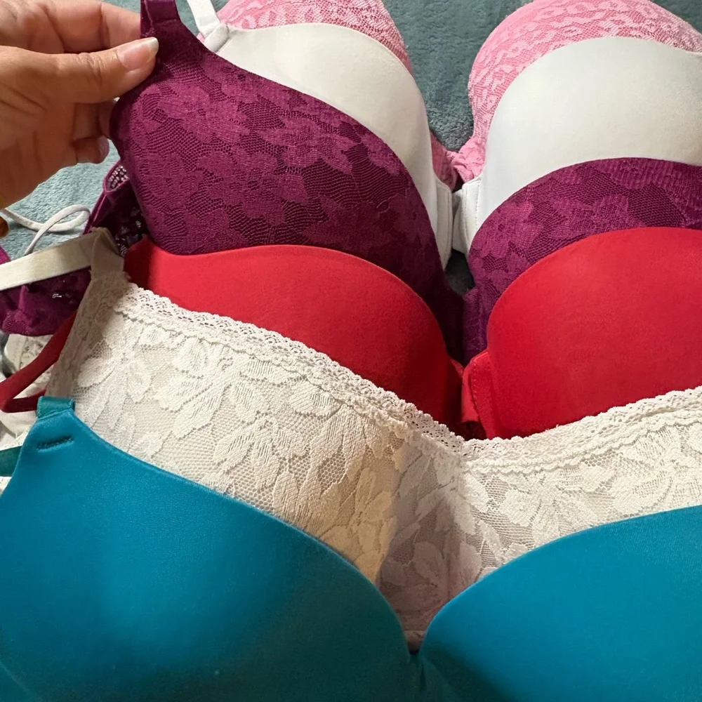 Victoria's Secret Teal and Red Bras - Picture 2 of 3
